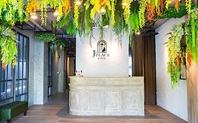 J Place Hotel